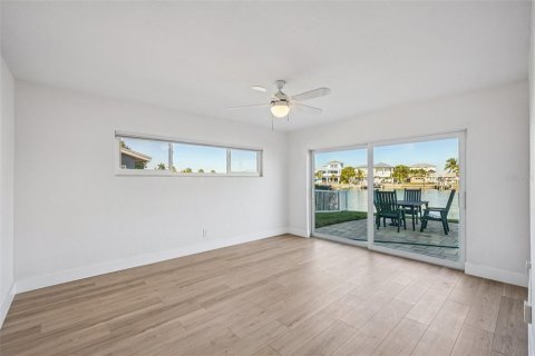 Villa ou maison à vendre à Treasure Island, Floride: 4 chambres, 257.71 m2 № 2093357 - photo 20