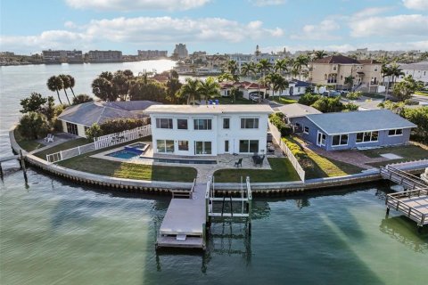 Villa ou maison à Treasure Island, Floride 4 chambres, 257.71 m2 № 2093357