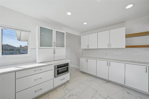 Villa ou maison à vendre à Treasure Island, Floride: 4 chambres, 257.71 m2 № 2093357 - photo 13