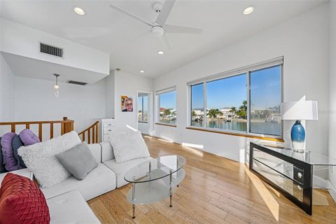 Villa ou maison à vendre à Treasure Island, Floride: 4 chambres, 257.71 m2 № 2093357 - photo 28