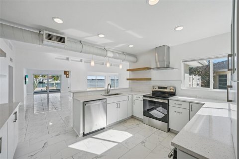 Villa ou maison à vendre à Treasure Island, Floride: 4 chambres, 257.71 m2 № 2093357 - photo 15