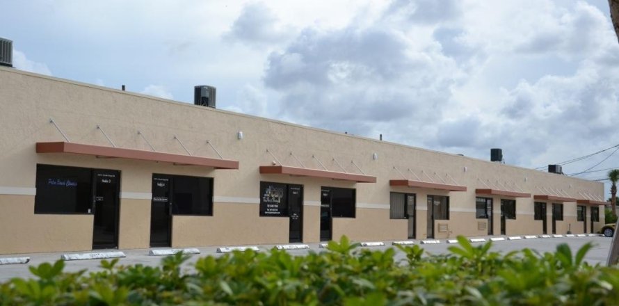 Propiedad comercial en West Palm Beach, Florida № 1221539