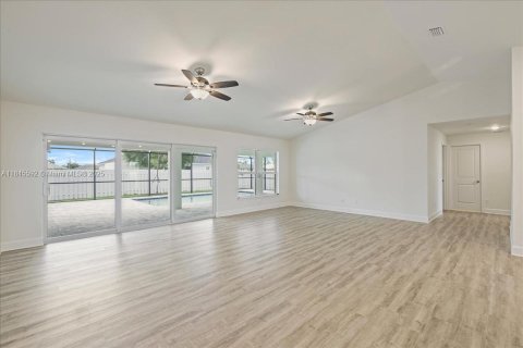Villa ou maison à vendre à Cape Coral, Floride: 4 chambres, 197.6 m2 № 1844121 - photo 12