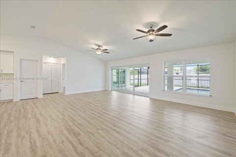 Villa ou maison à vendre à Cape Coral, Floride: 4 chambres, 197.6 m2 № 1844121 - photo 9