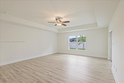 Villa ou maison à vendre à Cape Coral, Floride: 4 chambres, 197.6 m2 № 1844121 - photo 13