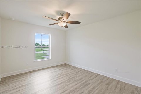 Villa ou maison à vendre à Cape Coral, Floride: 4 chambres, 197.6 m2 № 1844121 - photo 17