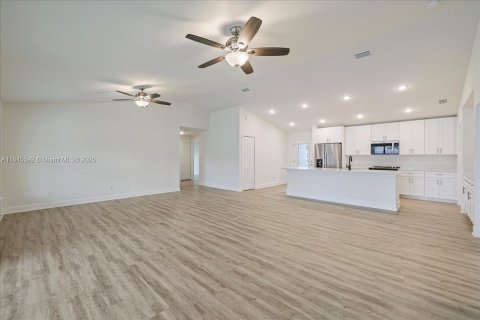 Villa ou maison à vendre à Cape Coral, Floride: 4 chambres, 197.6 m2 № 1844121 - photo 11