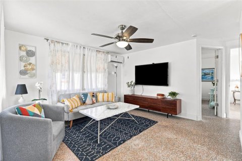Villa ou maison à louer à Madeira Beach, Floride: 2 chambres, 65.5 m2 № 2418633 - photo 7