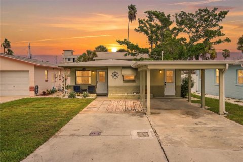 Villa ou maison à Madeira Beach, Floride 2 chambres, 65.5 m2 № 2418633