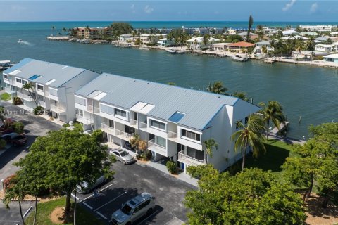 Townhouse in Marathon, Florida 2 bedrooms, 170.75 sq.m. № 1788574 - photo 13