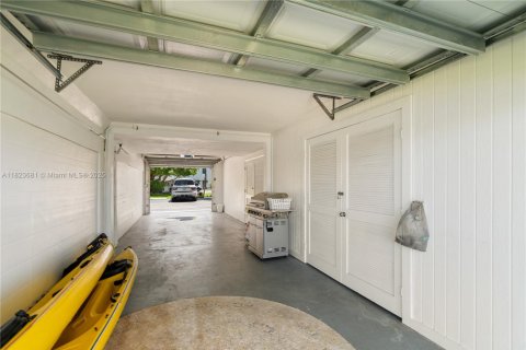 Townhouse in Marathon, Florida 2 bedrooms, 170.75 sq.m. № 1788574 - photo 18