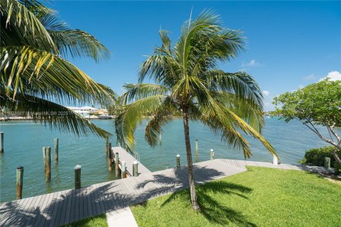 Townhouse in Marathon, Florida 2 bedrooms, 170.75 sq.m. № 1788574 - photo 27