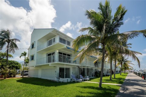 Townhouse in Marathon, Florida 2 bedrooms, 170.75 sq.m. № 1788574 - photo 19