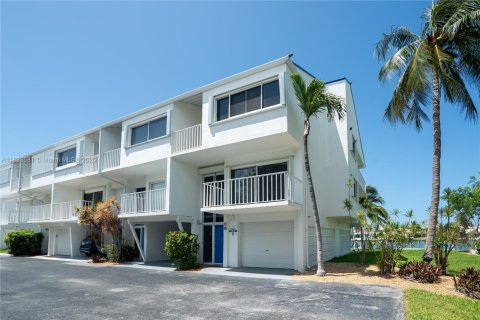 Townhouse in Marathon, Florida 2 bedrooms, 170.75 sq.m. № 1788574 - photo 17