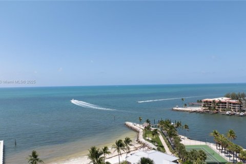 Townhouse in Marathon, Florida 2 bedrooms, 170.75 sq.m. № 1788574 - photo 2