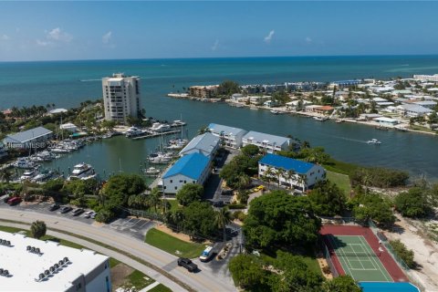 Townhouse in Marathon, Florida 2 bedrooms, 170.75 sq.m. № 1788574 - photo 4