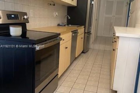 Casa en alquiler en Miami, Florida, 3 dormitorios, 194.72 m2 № 1975247 - foto 11