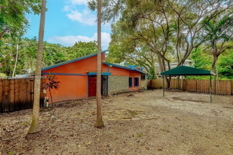 Casa en alquiler en Miami, Florida, 3 dormitorios, 194.72 m2 № 1975247 - foto 1