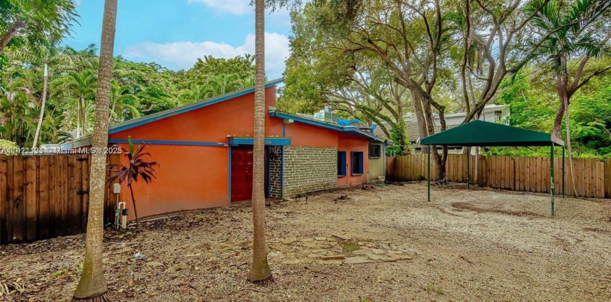 Casa en Miami, Florida 3 dormitorios, 194.72 m2 № 1975247