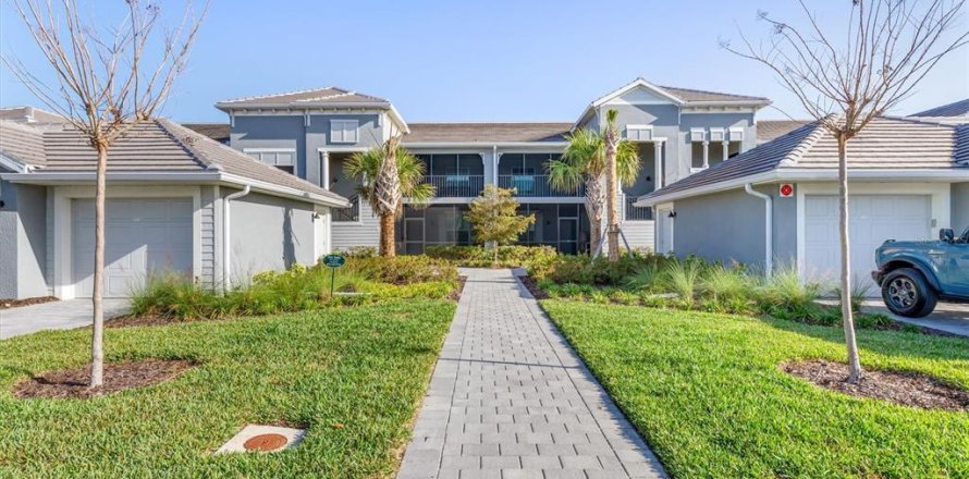 Condo in Venice, Florida, 2 bedrooms in WELLEN PARK  № 2143730