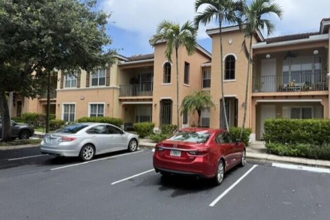 Condo in Palm Springs, Florida, 2 bedrooms  № 2262722