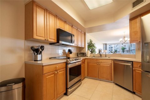 Condo in Saint Petersburg, Florida, 2 bedrooms  № 2299310 - photo 19
