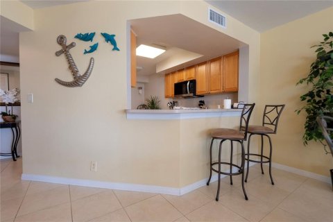 Condo in Saint Petersburg, Florida, 2 bedrooms  № 2299310 - photo 24