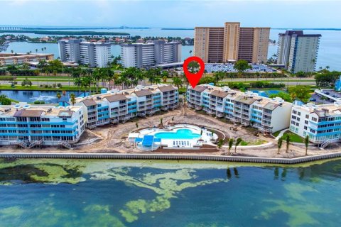 Condo in Saint Petersburg, Florida, 2 bedrooms  № 2299310 - photo 11