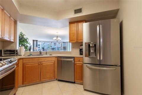 Condo in Saint Petersburg, Florida, 2 bedrooms  № 2299310 - photo 22