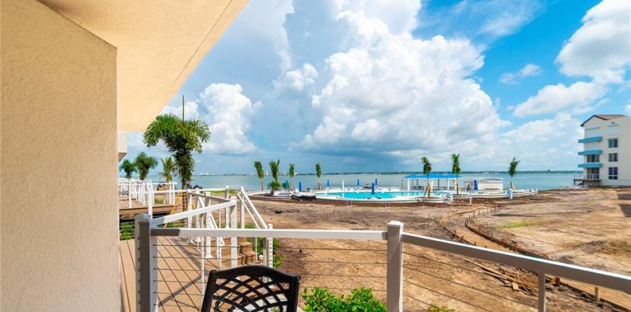 Condo in Saint Petersburg, Florida, 2 bedrooms  № 2299310