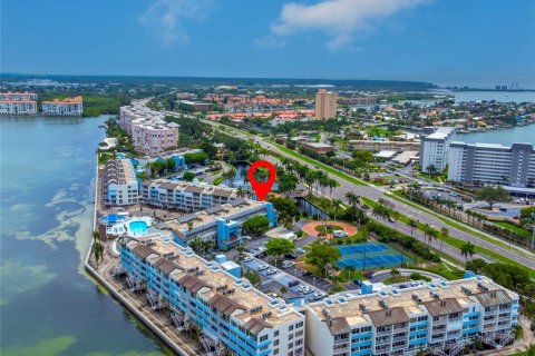 Condo in Saint Petersburg, Florida, 2 bedrooms  № 2299310 - photo 9