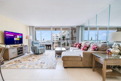 Condo in Saint Petersburg, Florida, 2 bedrooms  № 2299310 - photo 28