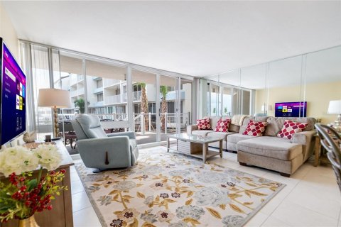 Condo in Saint Petersburg, Florida, 2 bedrooms  № 2299310 - photo 29