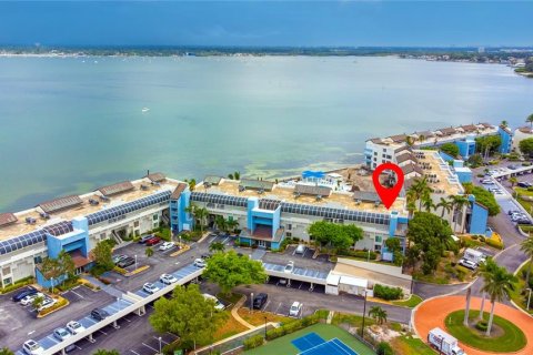 Condo in Saint Petersburg, Florida, 2 bedrooms  № 2299310 - photo 4