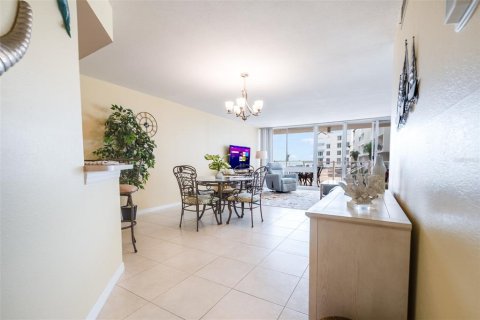 Condo in Saint Petersburg, Florida, 2 bedrooms  № 2299310 - photo 25
