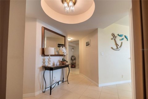 Condo in Saint Petersburg, Florida, 2 bedrooms  № 2299310 - photo 16