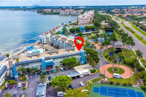 Condo in Saint Petersburg, Florida, 2 bedrooms  № 2299310 - photo 2