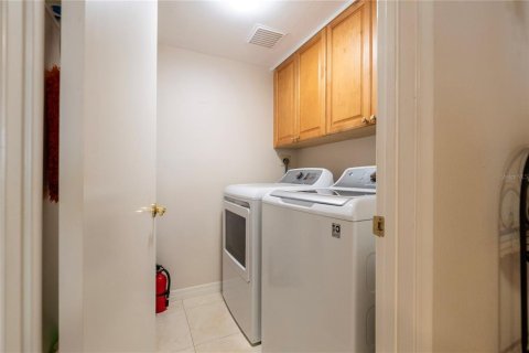 Condo in Saint Petersburg, Florida, 2 bedrooms  № 2299310 - photo 21
