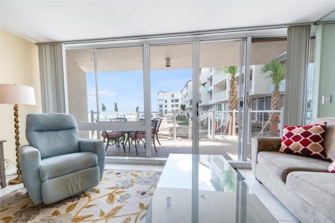 Condo in Saint Petersburg, Florida, 2 bedrooms  № 2299310 - photo 30