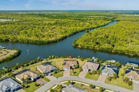Villa ou maison à vendre à Port Charlotte, Floride: 4 chambres, 217.86 m2 № 2151692 - photo 2