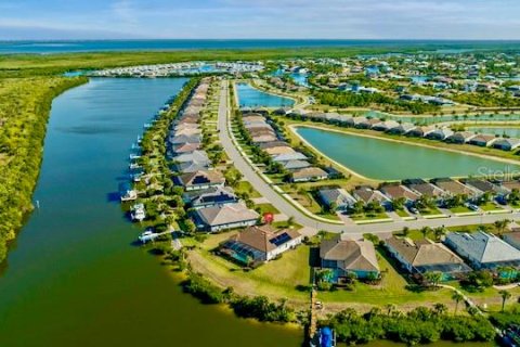 Villa ou maison à vendre à Port Charlotte, Floride: 4 chambres, 217.86 m2 № 2151692 - photo 5