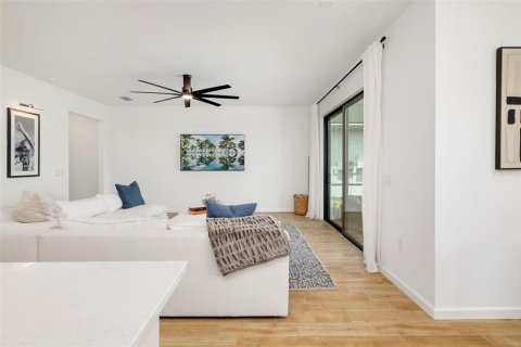 Villa ou maison à vendre à Bradenton, Floride: 5 chambres, 243.03 m2 № 2347210 - photo 18