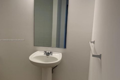Condo in Miami, Florida, 2 bedrooms  № 1941984 - photo 6