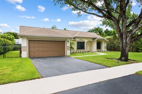 Villa ou maison à vendre à Coconut Creek, Floride: 3 chambres, 140.84 m2 № 2084825 - photo 3