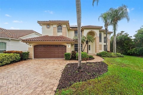 Villa ou maison à Saint Petersburg, Floride 5 chambres, 330.55 m2 № 2415034