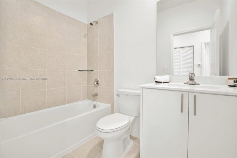 Villa ou maison à louer à Homestead, Floride: 3 chambres, 138.33 m2 № 1897963 - photo 22