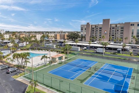 Condo in South Pasadena, Florida, 1 bedroom  № 1793303 - photo 28
