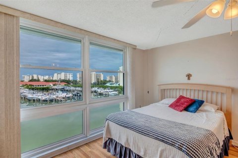 Condo in South Pasadena, Florida, 1 bedroom  № 1793303 - photo 18