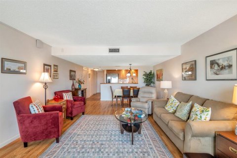 Condo in South Pasadena, Florida, 1 bedroom  № 1793303 - photo 9