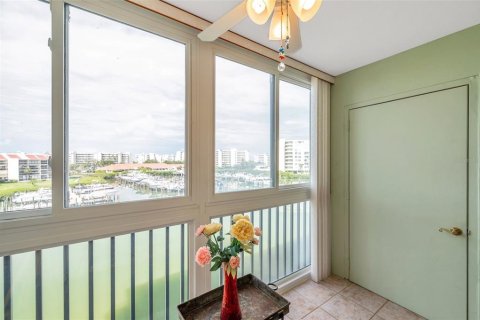 Condo in South Pasadena, Florida, 1 bedroom  № 1793303 - photo 17